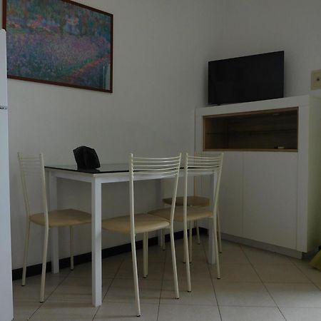 Gabbiano Apartments Римини Экстерьер фото