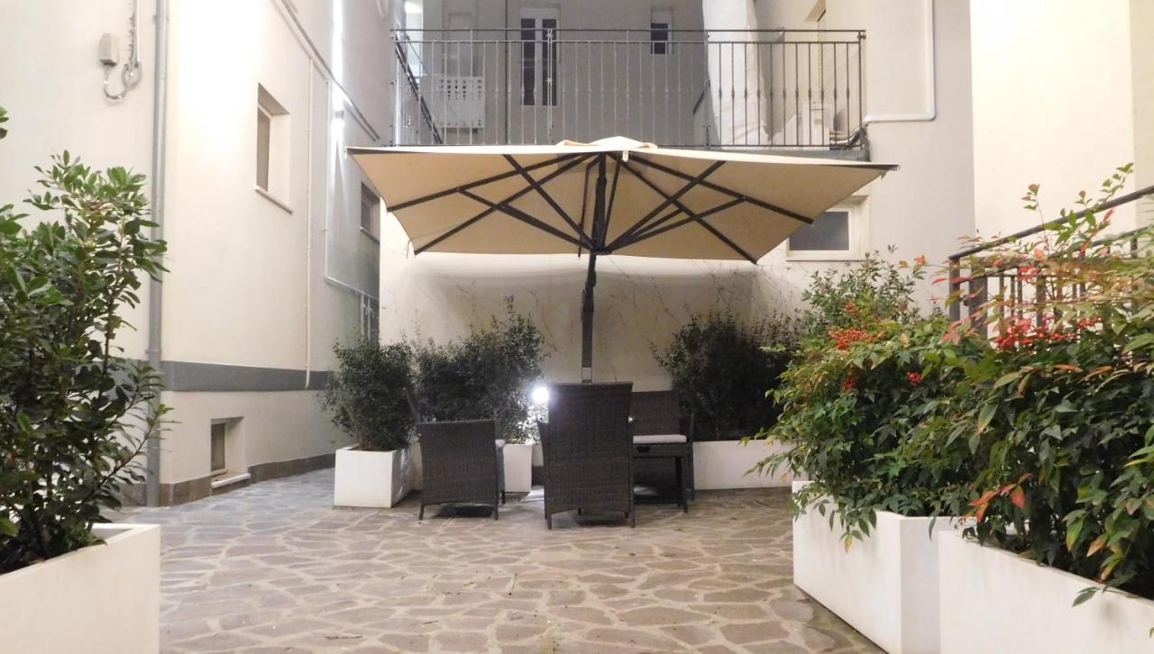 Gabbiano Apartments Римини Экстерьер фото
