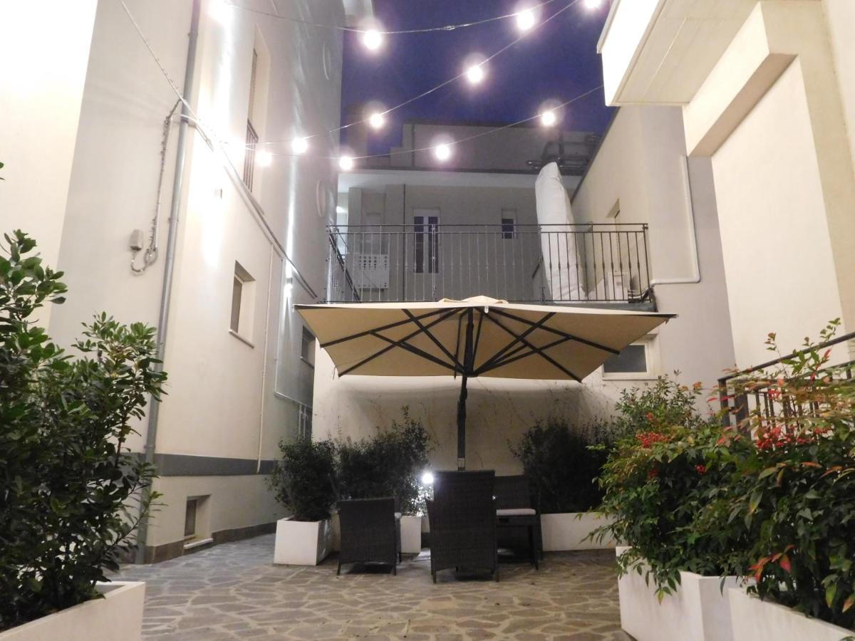 Gabbiano Apartments Римини Экстерьер фото