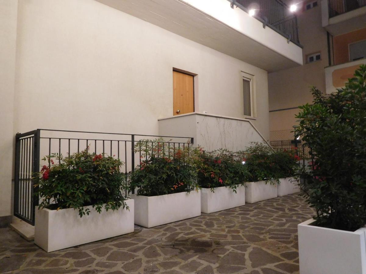 Gabbiano Apartments Римини Экстерьер фото