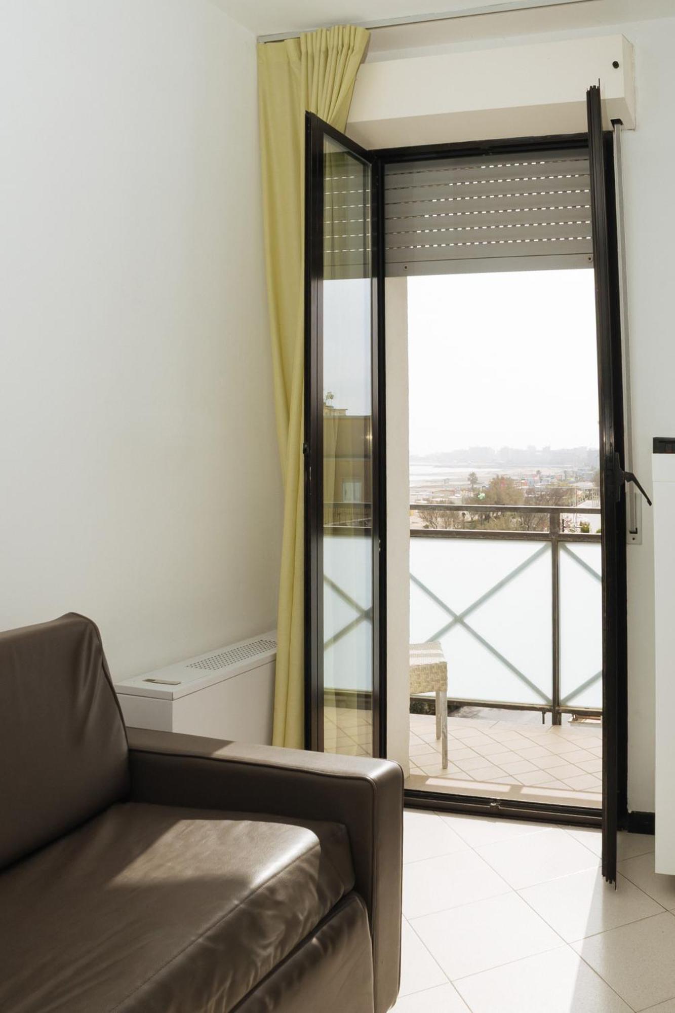 Gabbiano Apartments Римини Экстерьер фото