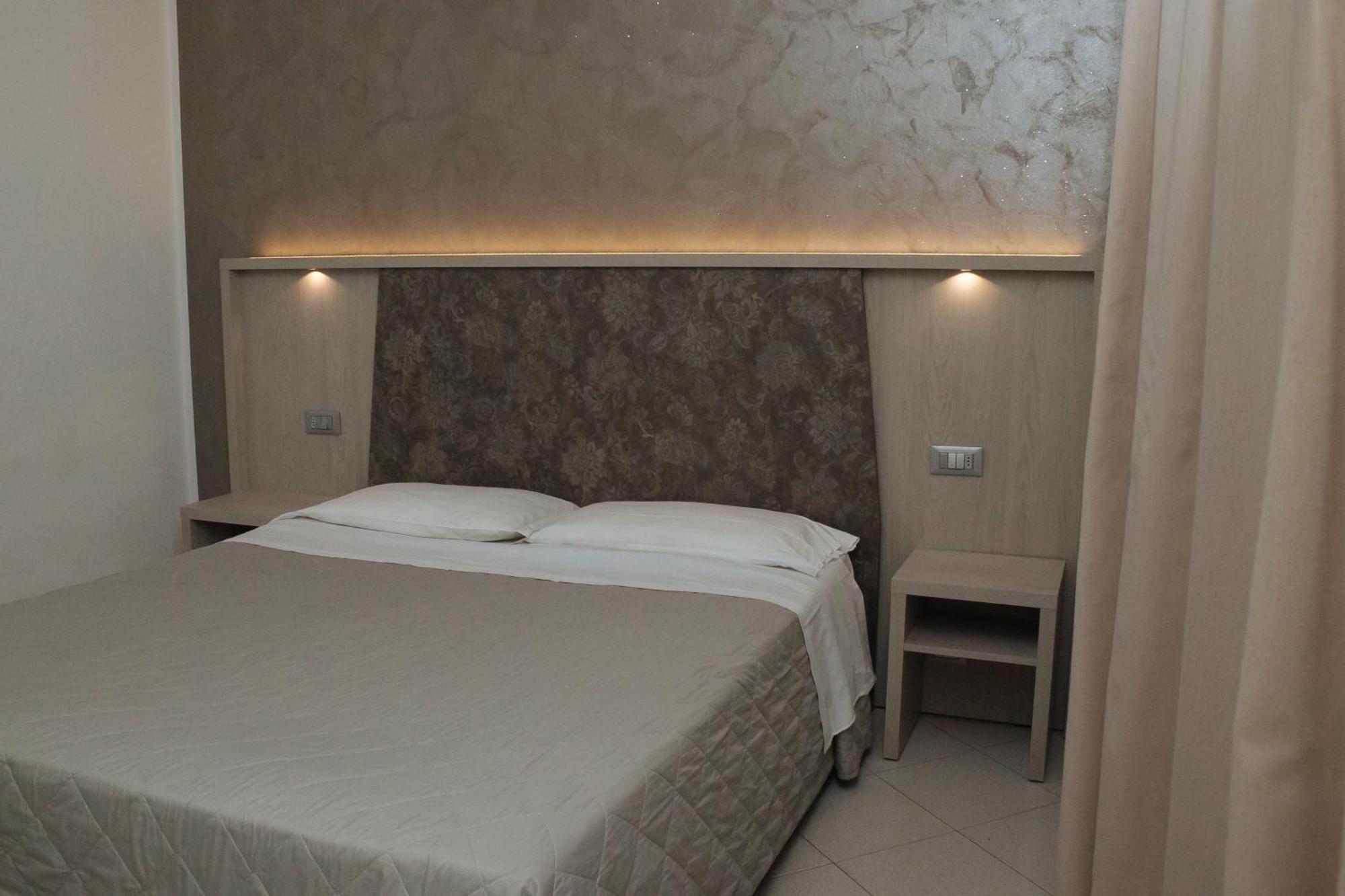 Gabbiano Apartments Римини Экстерьер фото