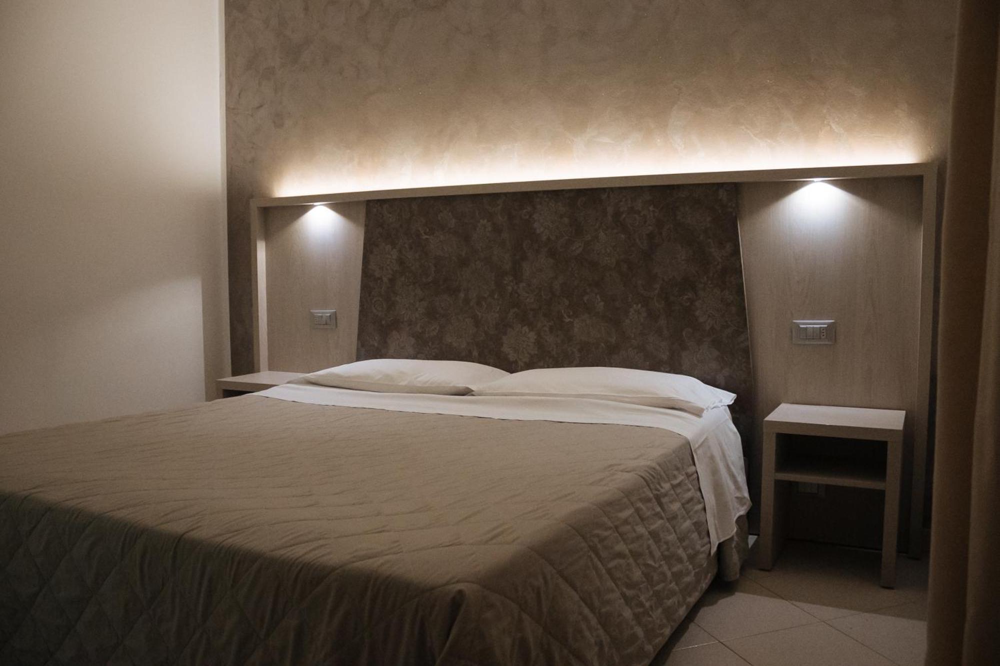Gabbiano Apartments Римини Экстерьер фото