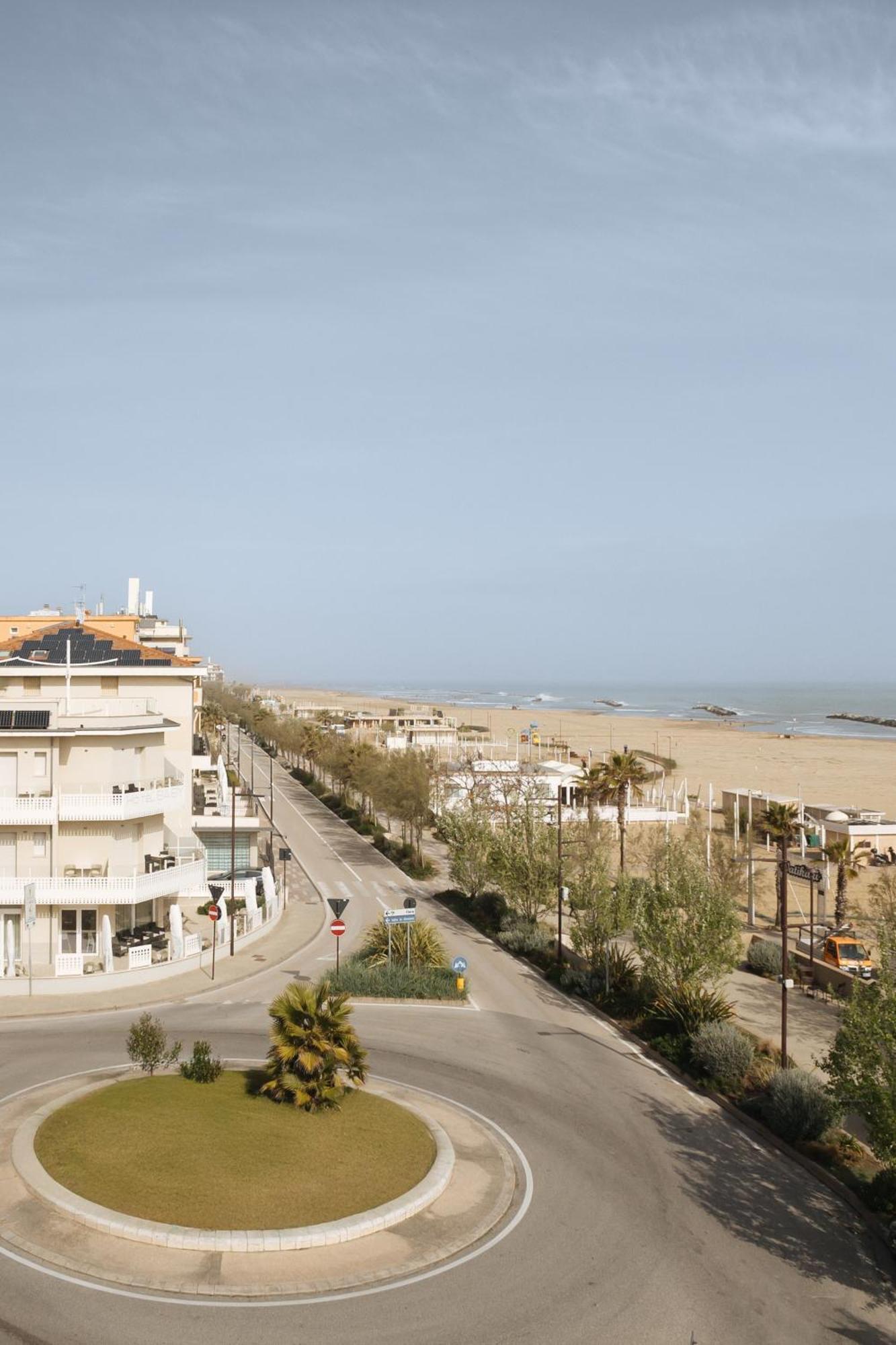 Gabbiano Apartments Римини Экстерьер фото