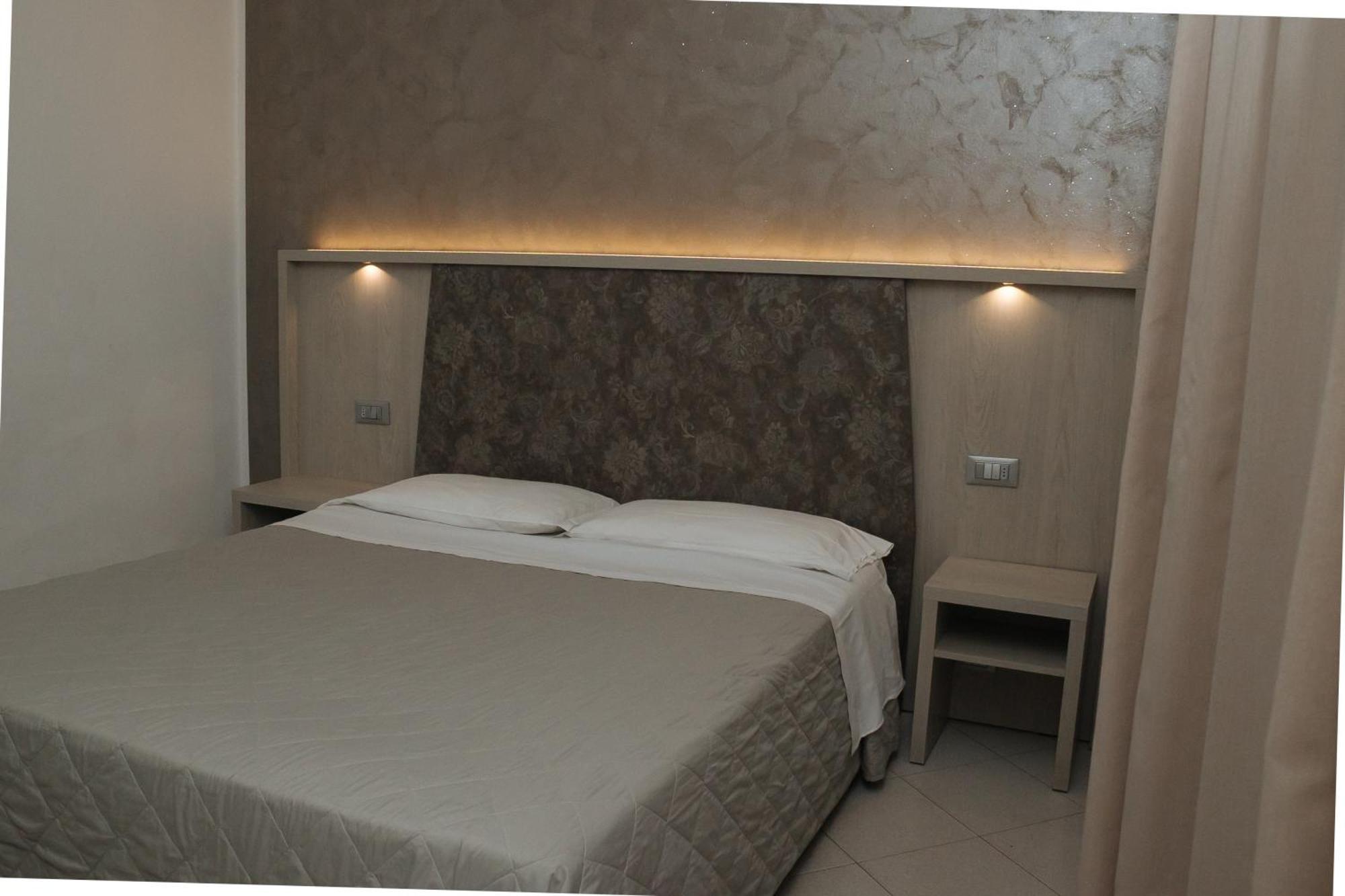 Gabbiano Apartments Римини Экстерьер фото