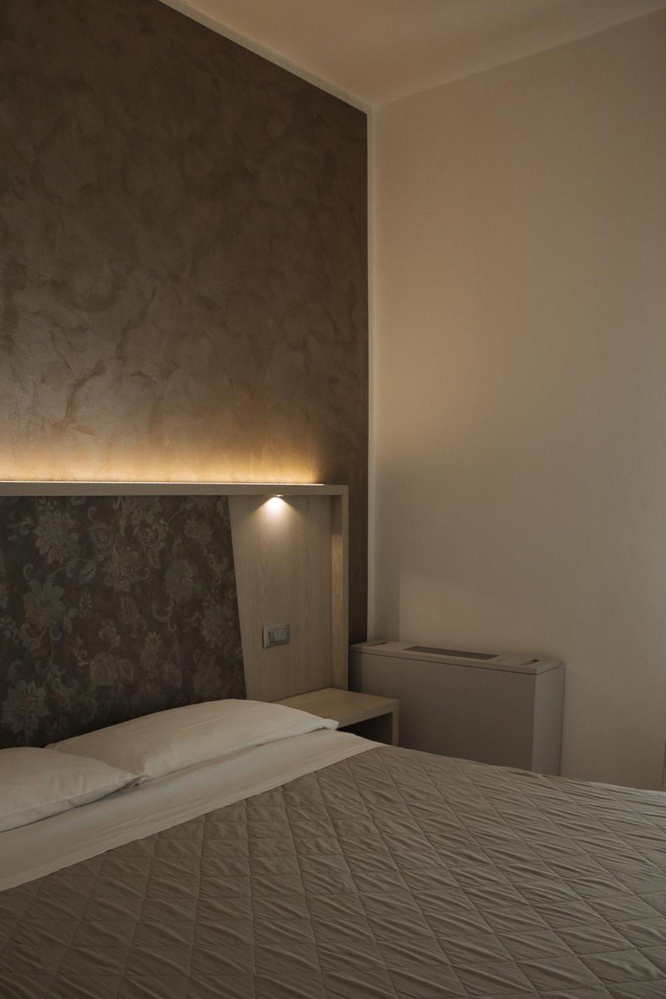 Gabbiano Apartments Римини Экстерьер фото