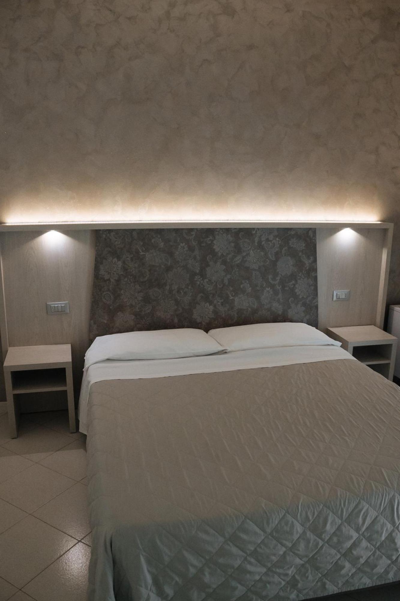 Gabbiano Apartments Римини Экстерьер фото
