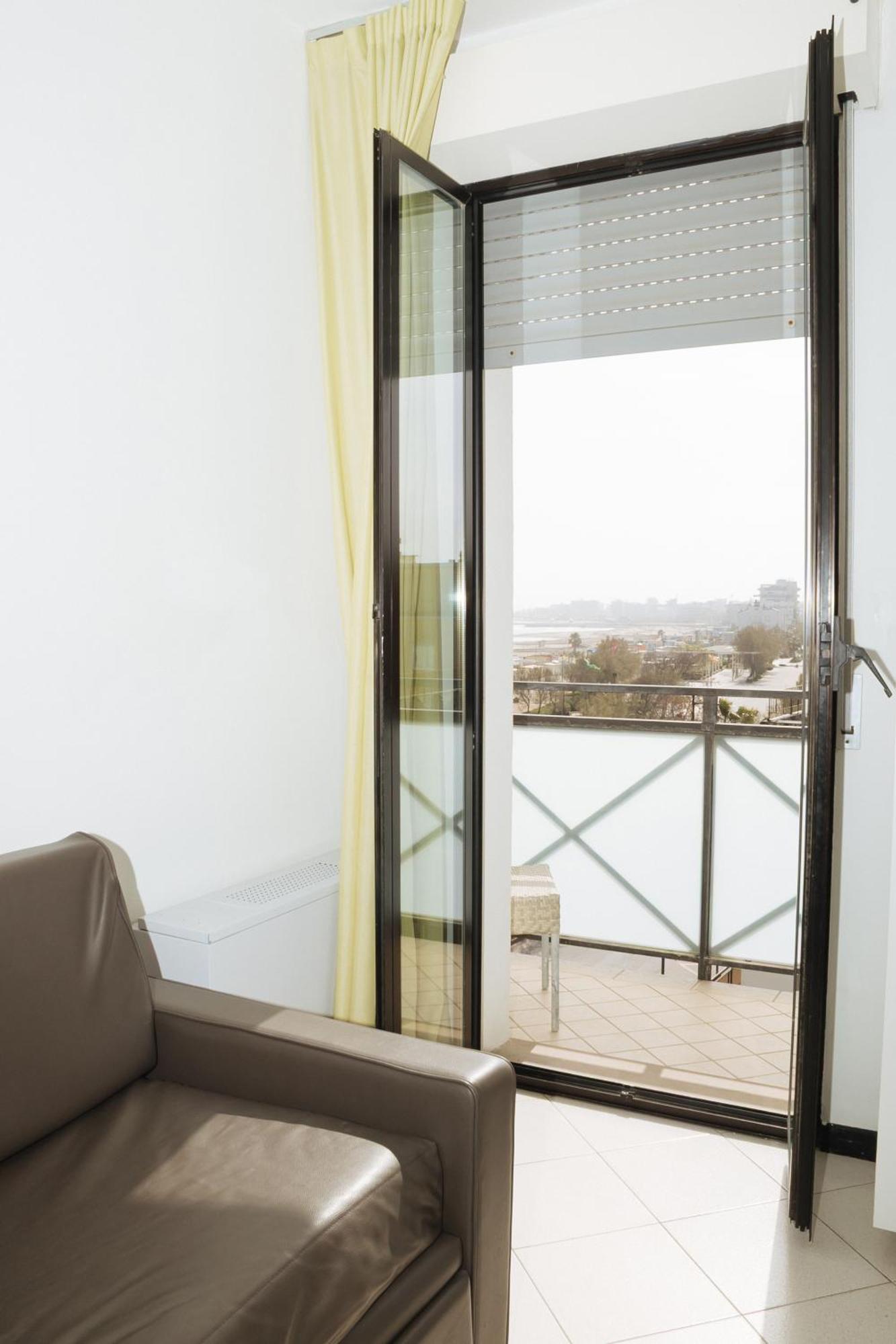 Gabbiano Apartments Римини Экстерьер фото