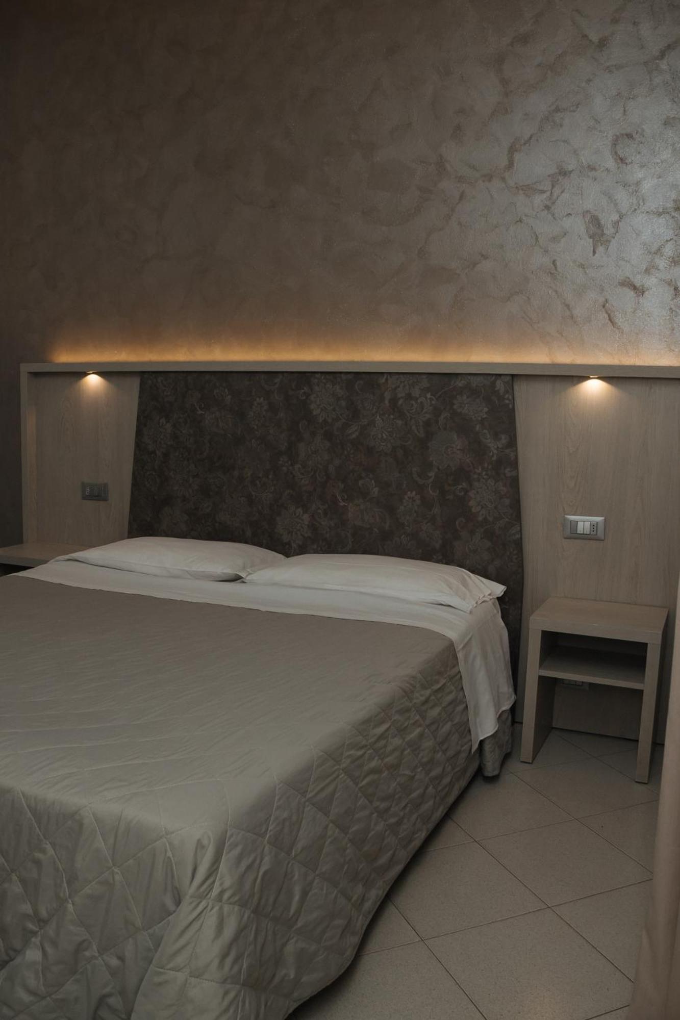 Gabbiano Apartments Римини Экстерьер фото